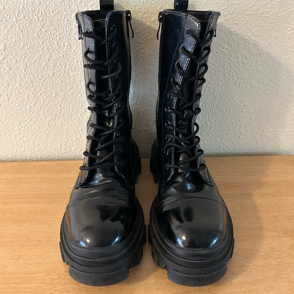 Combat boots